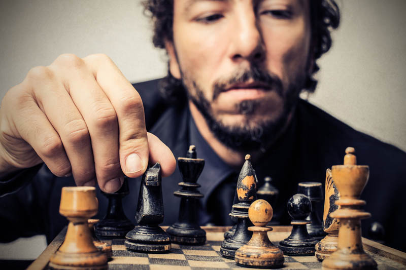 مرد خشن شطرنج باز