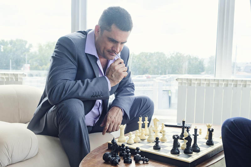 مرد کت و شلواری