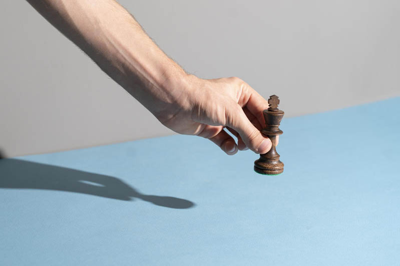 مهره به دست