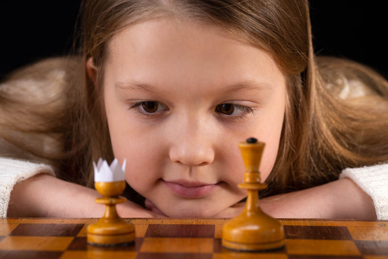 صورت دختر ناز شطرنج باز