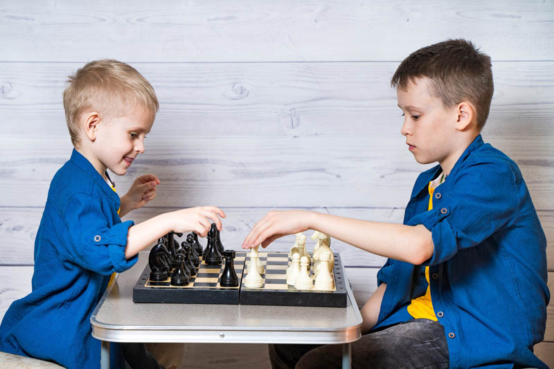 بچه ها با لباس آبی