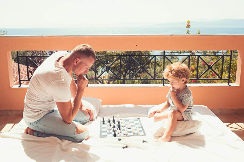 اموزش پدر به بچه