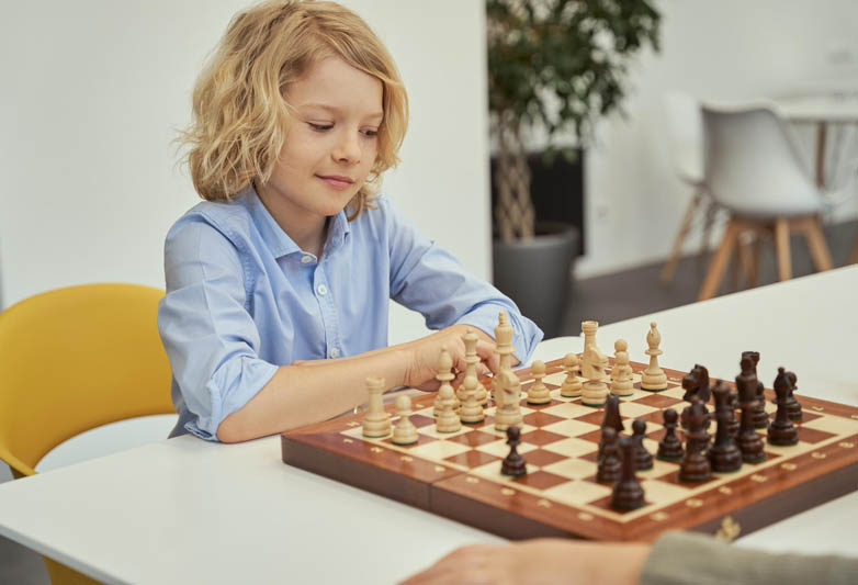 بچه مودب شطرنج باز