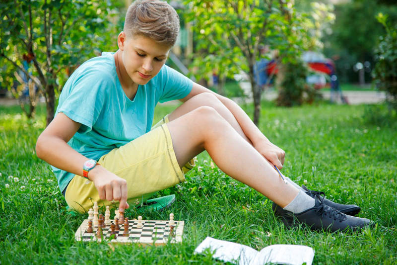 شطرنج در حیاط