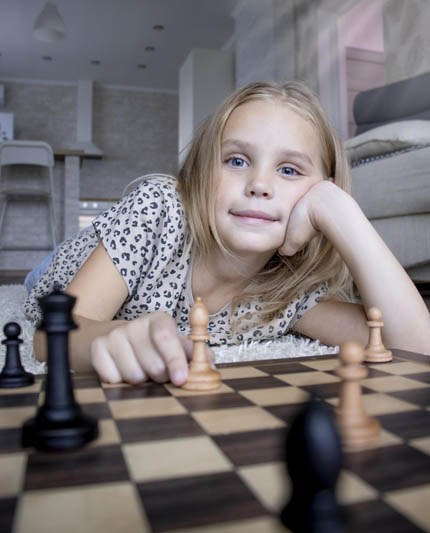 دختر شطرنج باز