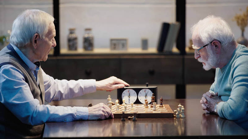 میزشطرنج و ساعت