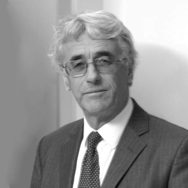 آقای Colin Crouch نویسنده کتاب Attacking Technique