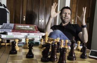 Jacob Agard نویسنده کتاب محاسبات در شطرنج (آمادگی برای درجه استاد بزرگی)