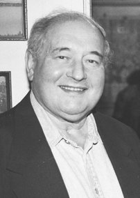 آقای Eduard Gufeld نویسنده کتاب The King-hunt