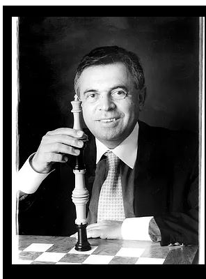 آقای Lev Alburt ، Roman Dzindzichashvili ، Eugene Perelshteynنویسنده کتاب chess Openings for White, Explained: Winning with 1.e4