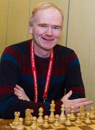 آقای Neil McDonaldنویسنده کتاب concise chess middlegame