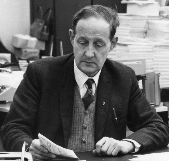 آقای B. H Wood نویسنده کتاب Easy Guide to Chess