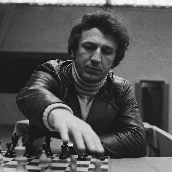 آقای Evgeny Sveshnikov نویسنده کتاب French Defence Advance Variation: Volume Two