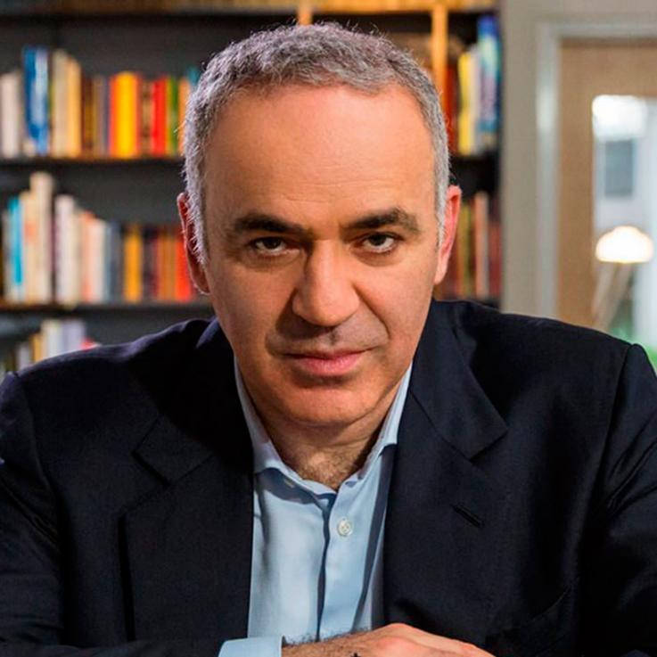 اقای Garry Kasparov نویسنده کتاب Garry Kasparov on My Great Predecessors, Part 3