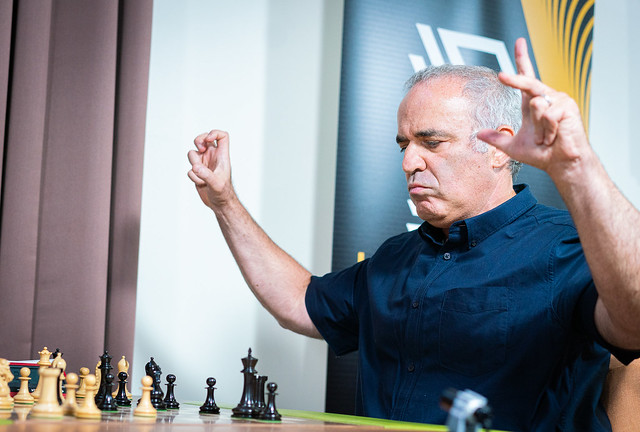 اقای Garry Kasparov نویسنده کتابGarry Kasparov on My Great Predecessors, Part 4