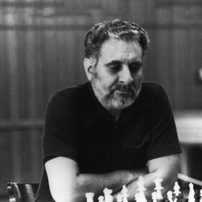 آقای Larry Evans نویسنده کتاب How Good Is Your Chess