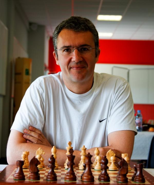 آقای Emmanuel Neiman نویسنده کتاب Invisible Chess Moves