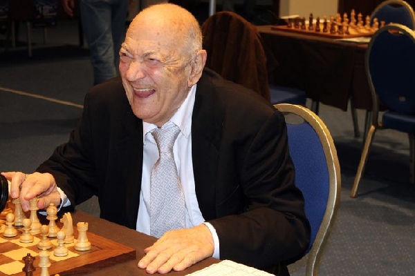 آقای Korchnoi نویسنده کتاب Korchnois Chess Games
