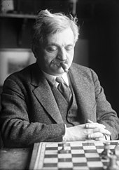 آقای Emanuel Lasker نویسنده کتاب Laskers Manual of Chess