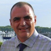 اقای James Rizzitano نویسنده کتاب Nottingham 1936 - 21st Century Editions