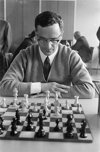 آقای Leonid Shamkovich نویسنده کتاب Sacrifice In Chess