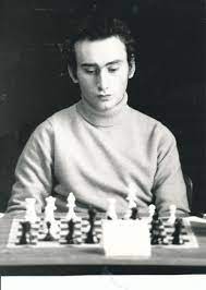 آقای Michael Stean نویسنده کتاب Simple Chess New Algebraic Edition