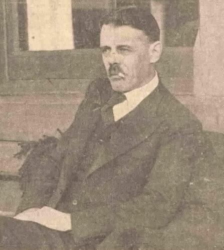 اقای Eugene Znosko-Borovsky نویسنده کتاب The Art of Chess Combination