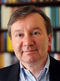 آقای Dirk Jan ten Geuzendam نویسنده کتاب The Day Kasparov Quit and Other Chess Interviews