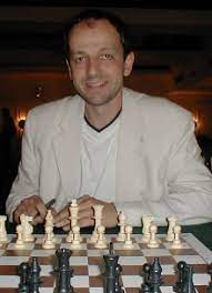 آقای Tony Kosten نویسنده کتاب The Dynamic English