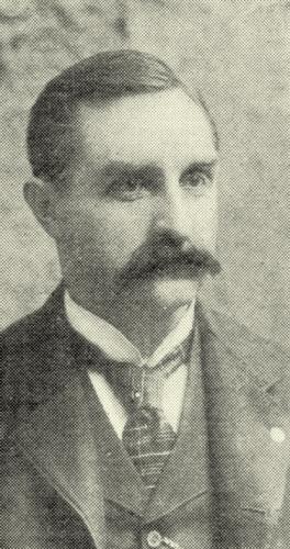 اقای Franklin Knowles Young نویسنده کتاب The Grand Tactics of Chess