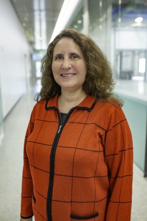 اقای Alexey W. Root نویسنده کتاب The Living Chess Game