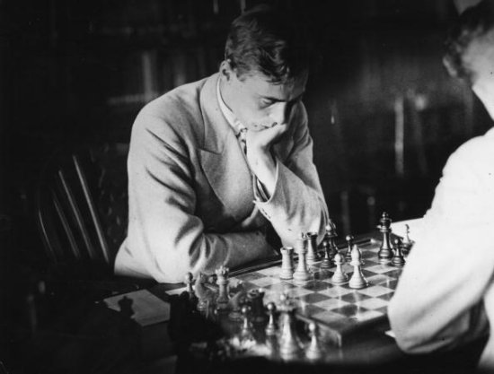 آقای C. Hugh O'D. Alexander نویسنده کتاب The Penguin Book Of Chess Positions