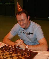 آقای Charlie Storey نویسنده کتاب The Sniper Play 1g6Bg7 and c5