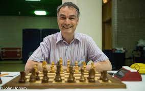 آقای John Emms نویسنده کتاب The Ultimate Chess Puzzle Book