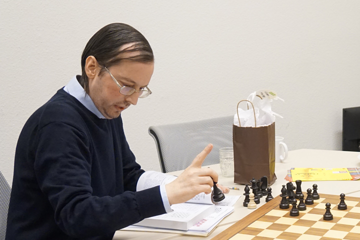 ارستن مولر نویسنده آخر بازی در شطرنج