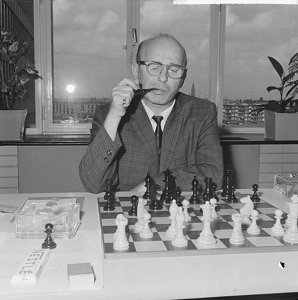 دیوید برونشتاین نویسنده کتاب مسابقه بین المللی شطرنج زوریخ 1953